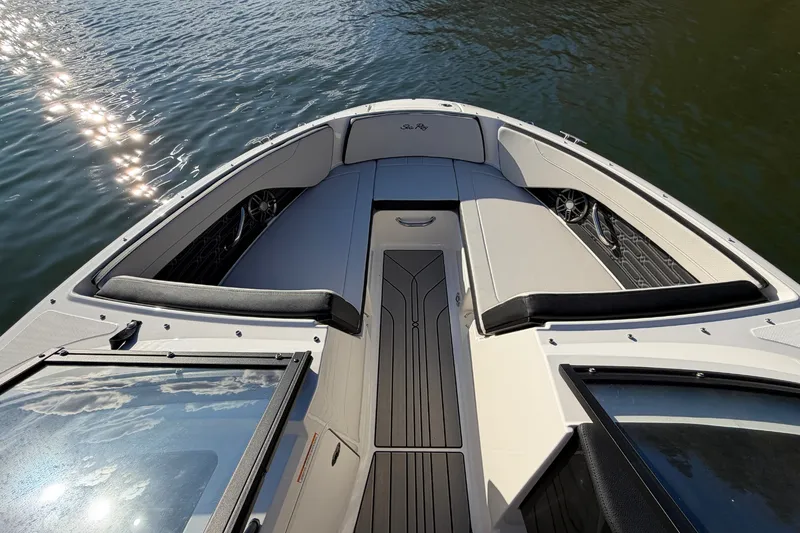 Slide: The Image of Sea Ray SPX 210 2026 - 17