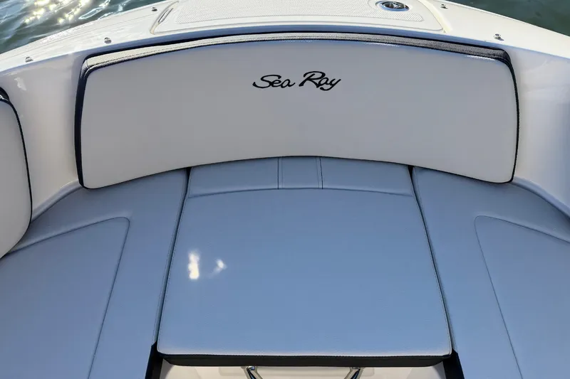 Slide: The Image of Sea Ray SPX 210 2026 - 20