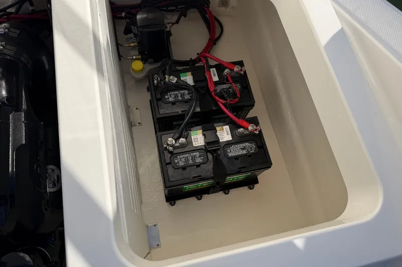 Slide: The Image of Sea Ray SPX 210 2026 - 23