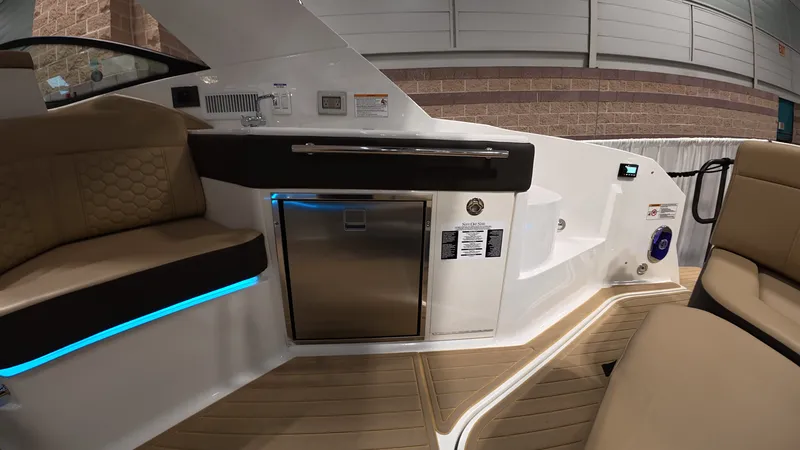 Slide: The Image of Sea Ray Sundancer 320 Outboard 2026 - 10