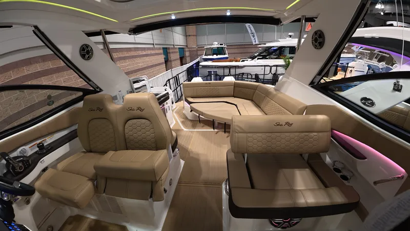 Slide: The Image of Sea Ray Sundancer 320 Outboard 2026 - 18