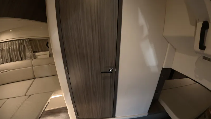 Slide: The Image of Sea Ray Sundancer 320 Outboard 2026 - 29