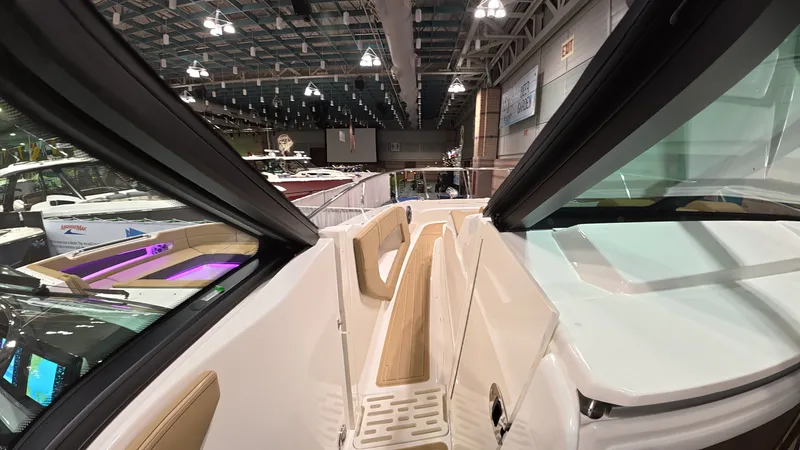 Slide: The Image of Sea Ray Sundancer 320 Outboard 2026 - 32