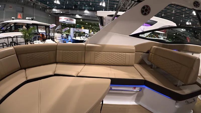 Slide: The Image of Sea Ray Sundancer 320 Outboard 2026 - 8