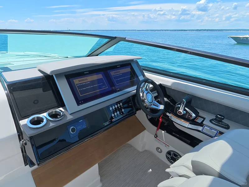 Slide: The Image of Sea Ray SLX 400 Outboard 2026 - 34