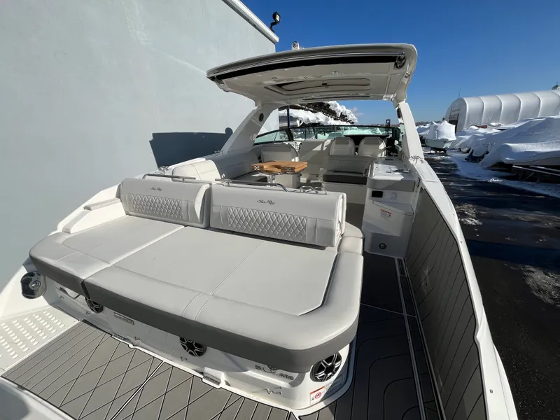 Slide: The Image of Sea Ray SLX 400 Outboard 2026 - 10