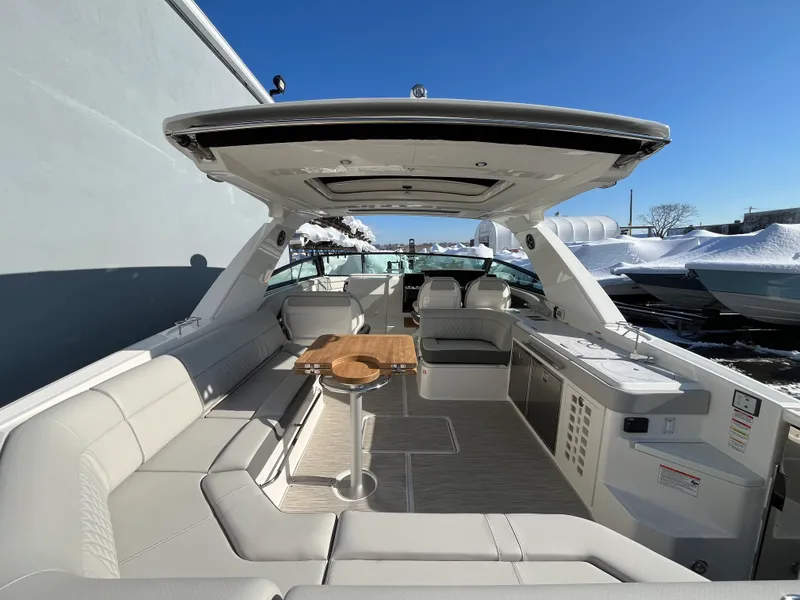 Slide: The Image of Sea Ray SLX 400 Outboard 2026 - 11