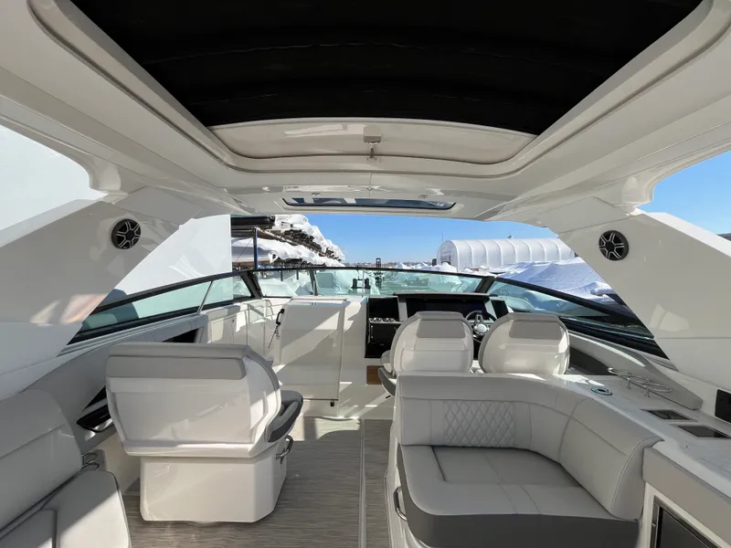 Slide: The Image of Sea Ray SLX 400 Outboard 2026 - 14