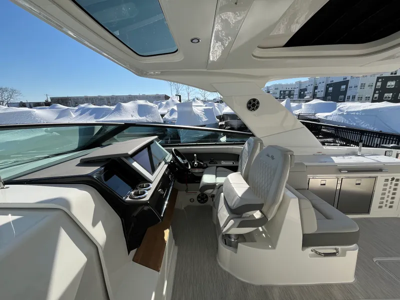 Slide: The Image of Sea Ray SLX 400 Outboard 2026 - 15