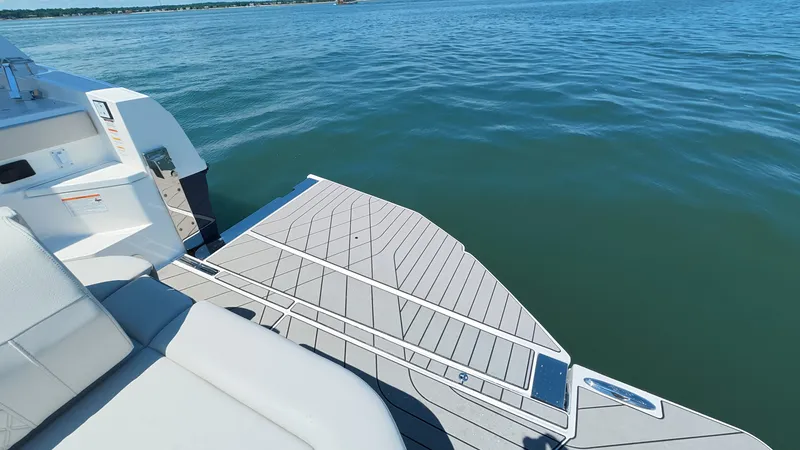 Slide: The Image of Sea Ray SLX 400 Outboard 2026 - 24