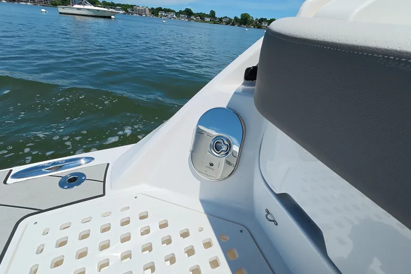 Slide: The Image of Sea Ray SLX 400 Outboard 2026 - 20
