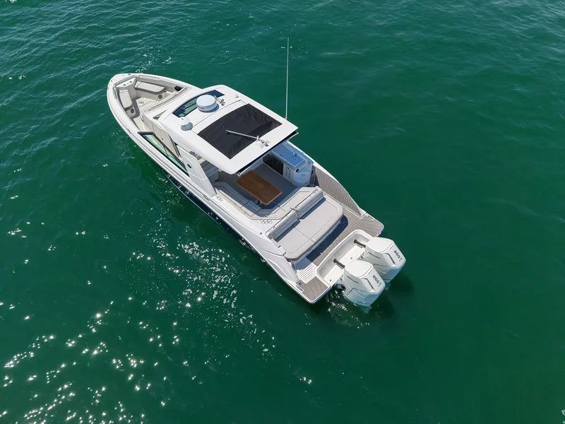 Slide: The Image of Sea Ray SLX 400 Outboard 2026 - 6