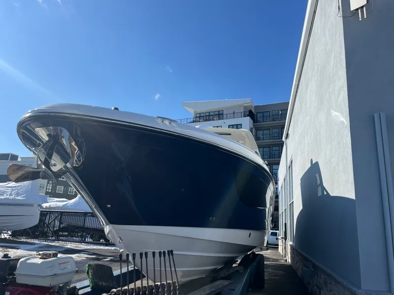 Slide: The Image of Sea Ray SLX 400 Outboard 2026 - 2