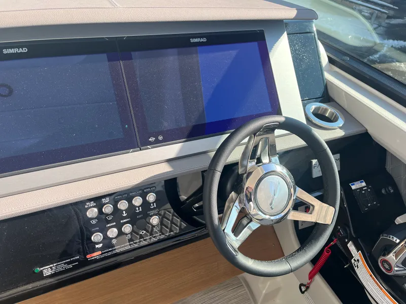 Slide: The Image of Sea Ray SLX 400 Outboard 2026 - 20