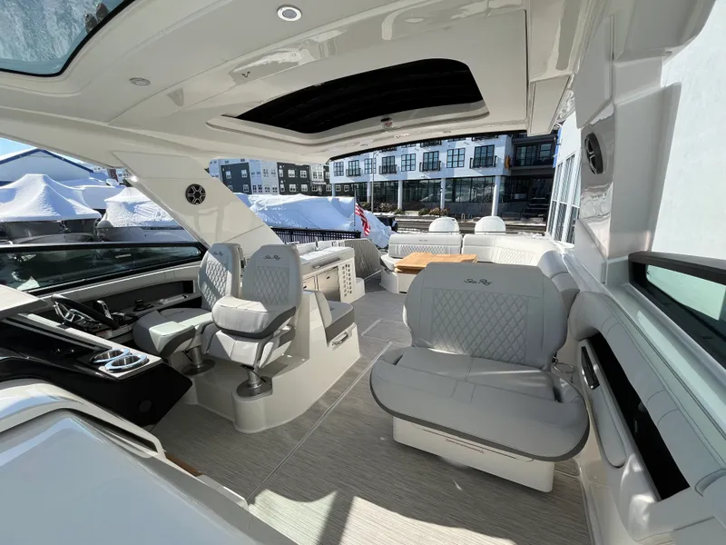 Slide: The Image of Sea Ray SLX 400 Outboard 2026 - 21