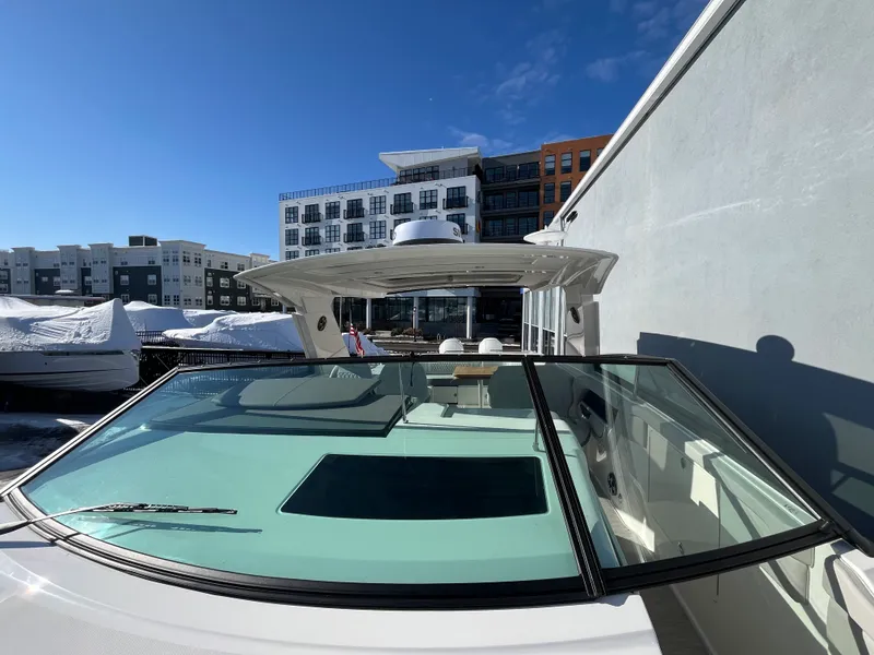 Slide: The Image of Sea Ray SLX 400 Outboard 2026 - 24