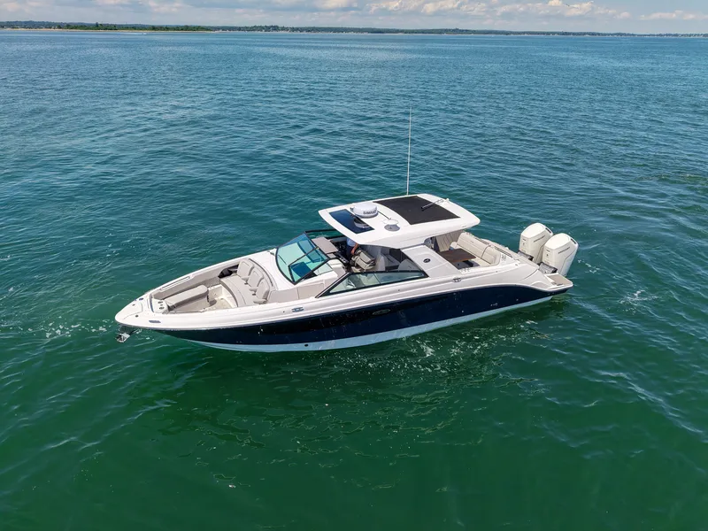 Slide: The Image of Sea Ray SLX 400 Outboard 2026 - 3