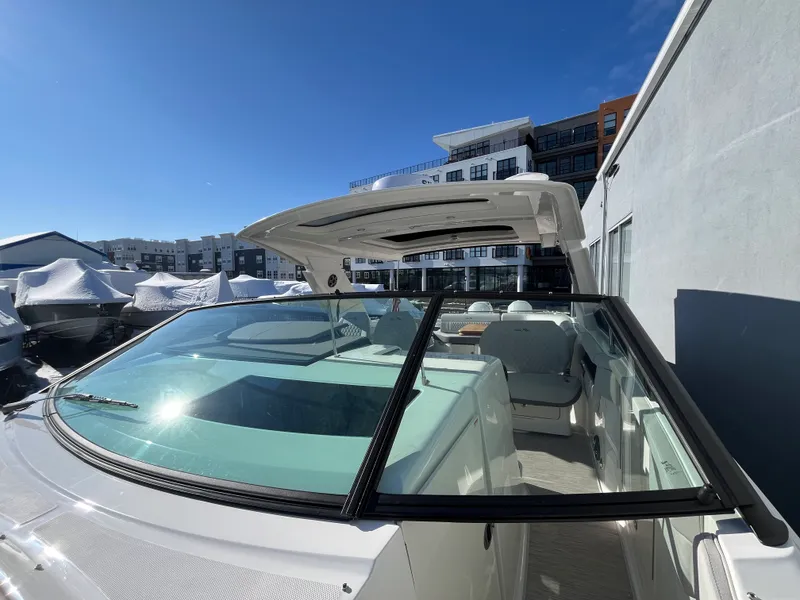 Slide: The Image of Sea Ray SLX 400 Outboard 2026 - 25