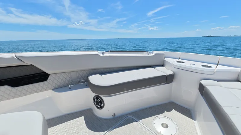Slide: The Image of Sea Ray SLX 400 Outboard 2026 - 49