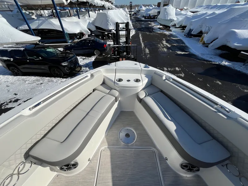 Slide: The Image of Sea Ray SLX 400 Outboard 2026 - 28