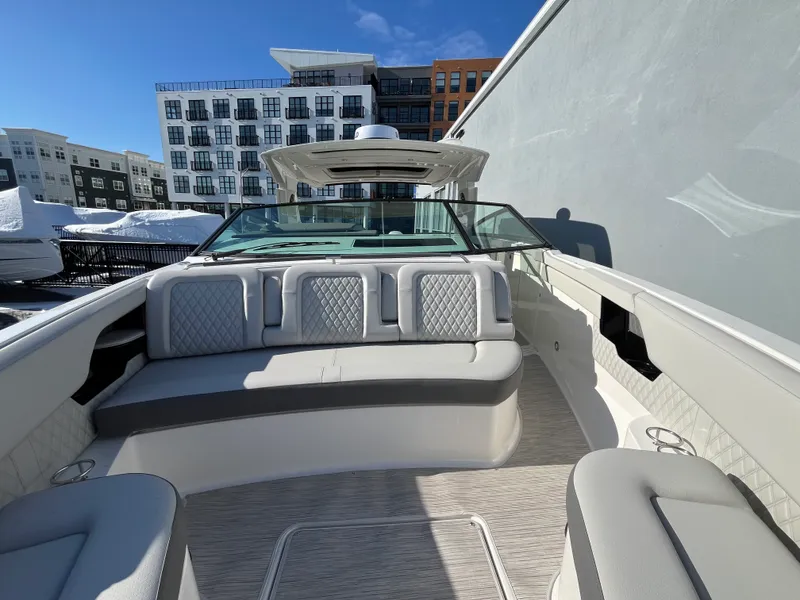 Slide: The Image of Sea Ray SLX 400 Outboard 2026 - 29