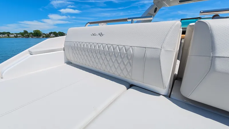 Slide: The Image of Sea Ray SLX 400 Outboard 2026 - 27