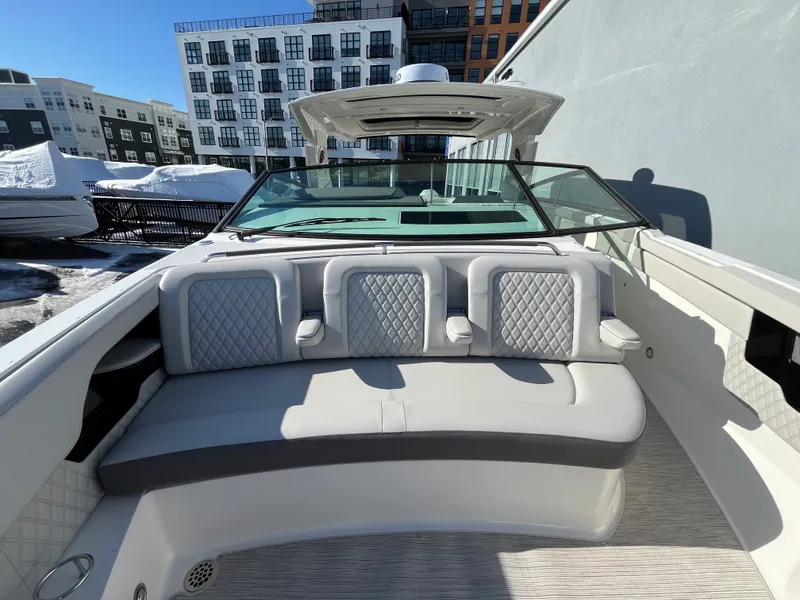 Slide: The Image of Sea Ray SLX 400 Outboard 2026 - 30