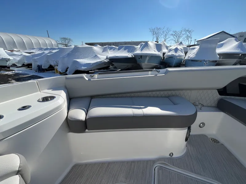 Slide: The Image of Sea Ray SLX 400 Outboard 2026 - 31