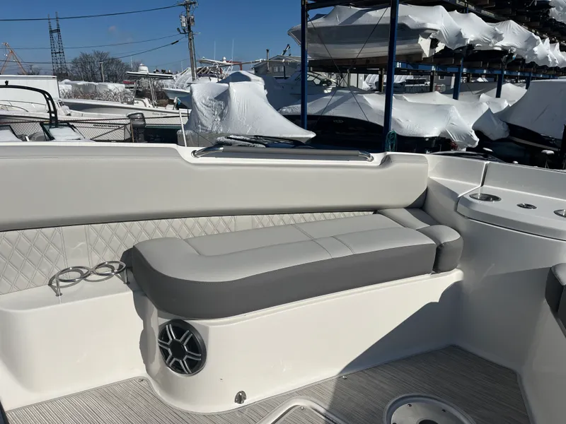 Slide: The Image of Sea Ray SLX 400 Outboard 2026 - 33