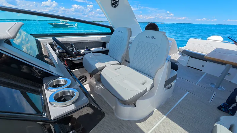 Slide: The Image of Sea Ray SLX 400 Outboard 2026 - 61