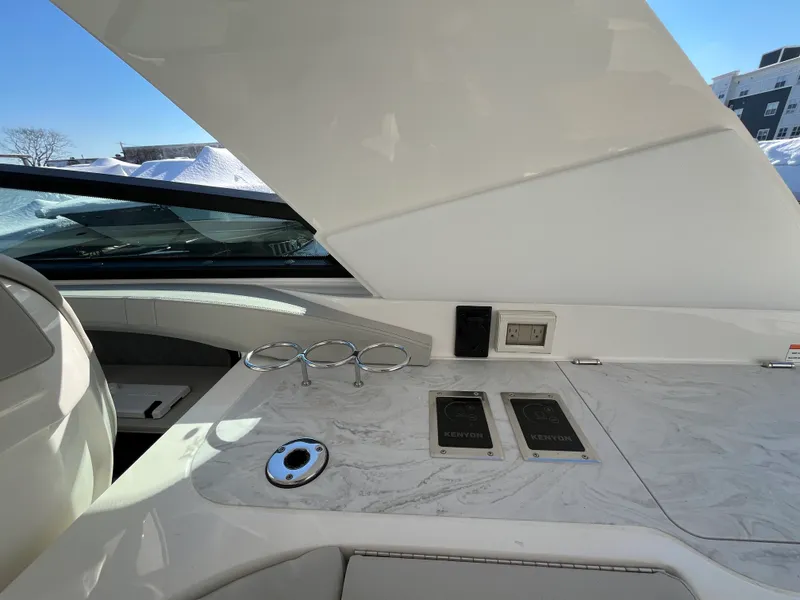 Slide: The Image of Sea Ray SLX 400 Outboard 2026 - 39