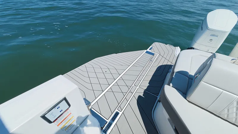 Slide: The Image of Sea Ray SLX 400 Outboard 2026 - 23