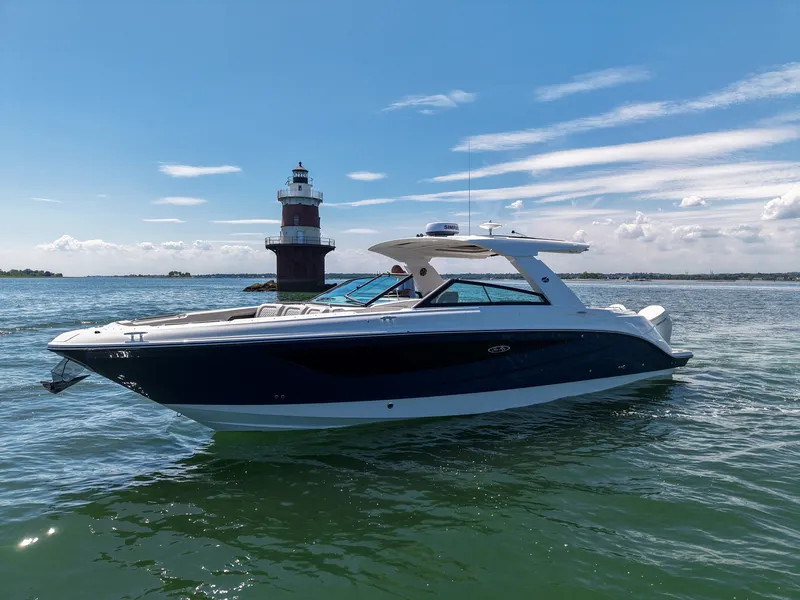 Slide: The Image of Sea Ray SLX 400 Outboard 2026 - 9