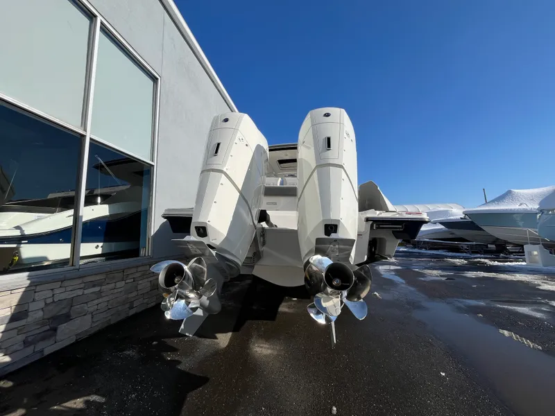 Slide: The Image of Sea Ray SLX 400 Outboard 2026 - 4