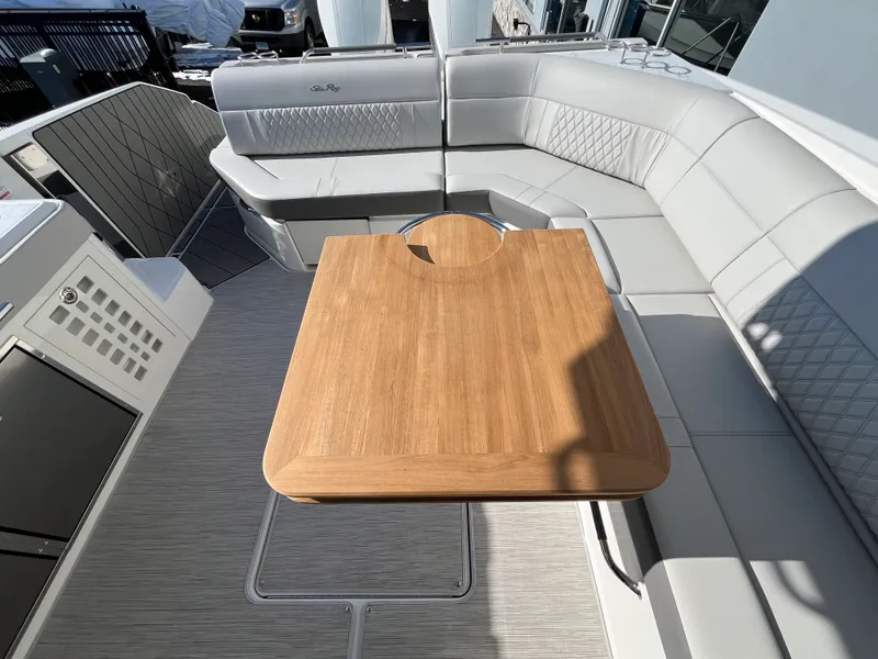 Slide: The Image of Sea Ray SLX 400 Outboard 2026 - 44