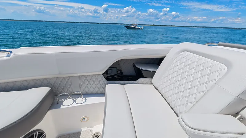 Slide: The Image of Sea Ray SLX 400 Outboard 2026 - 63