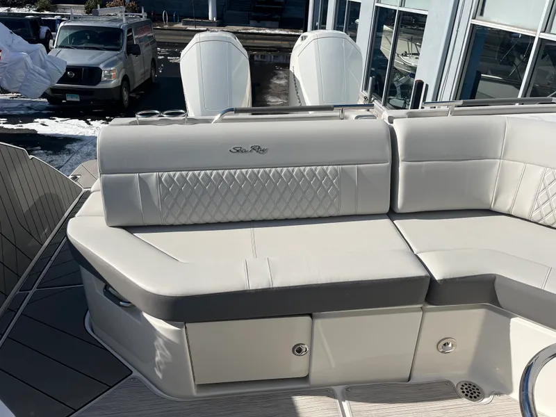 Slide: The Image of Sea Ray SLX 400 Outboard 2026 - 47