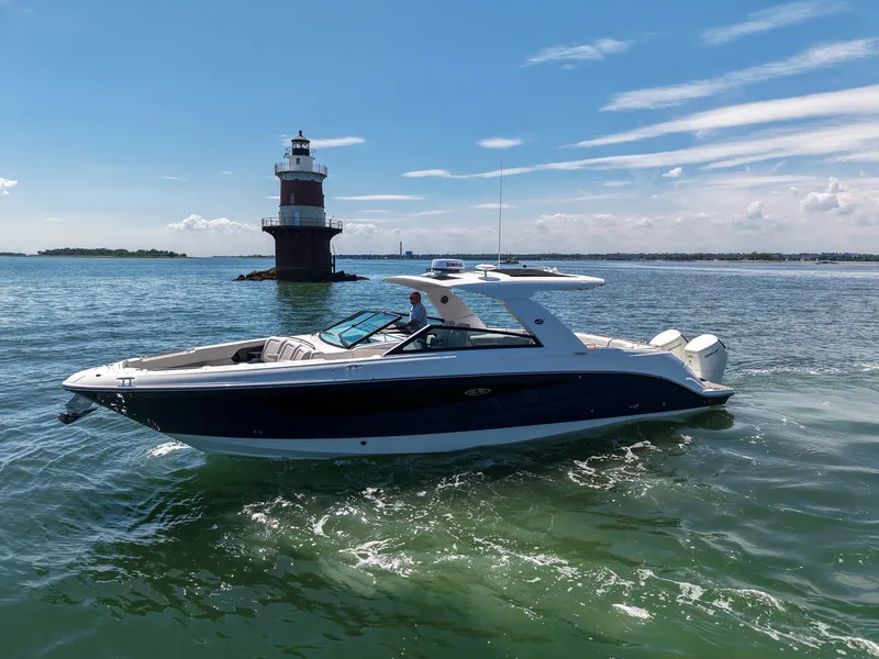 Slide: The Image of Sea Ray SLX 400 Outboard 2026 - 8