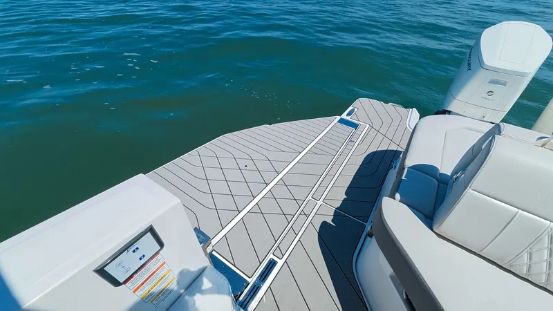 Slide: The Image of Sea Ray SLX 400 Outboard 2026 - 23