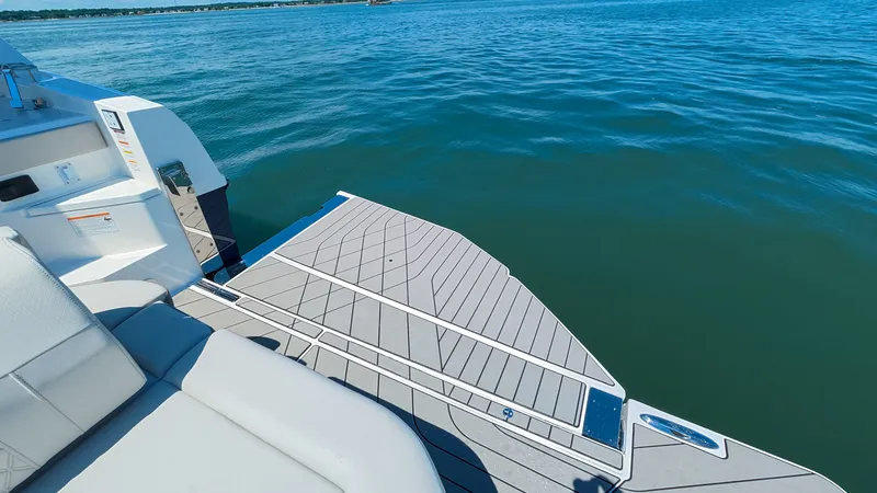 Slide: The Image of Sea Ray SLX 400 Outboard 2026 - 24