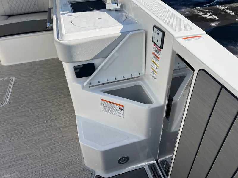 Slide: The Image of Sea Ray SLX 400 Outboard 2026 - 51