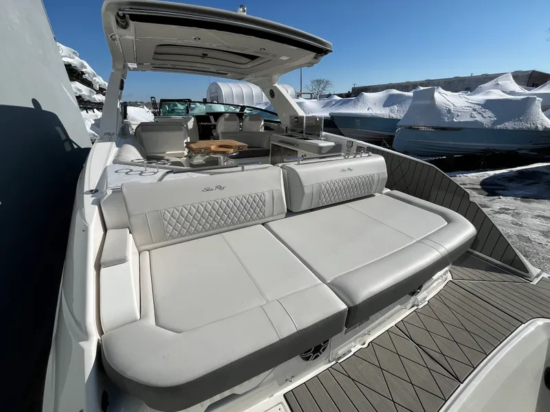 Slide: The Image of Sea Ray SLX 400 Outboard 2026 - 52