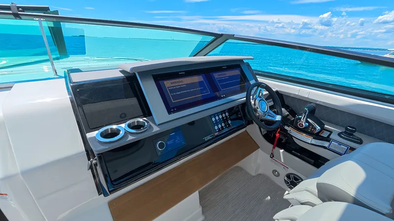 Slide: The Image of Sea Ray SLX 400 Outboard 2026 - 54