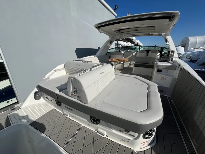 Slide: The Image of Sea Ray SLX 400 Outboard 2026 - 54