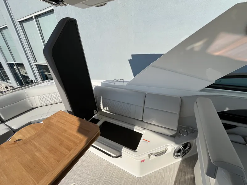 Slide: The Image of Sea Ray SLX 400 Outboard 2026 - 56