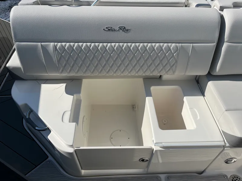 Slide: The Image of Sea Ray SLX 400 Outboard 2026 - 58