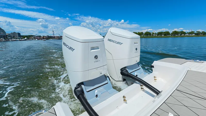 Slide: The Image of Sea Ray SLX 400 Outboard 2026 - 20