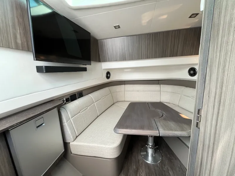 Slide: The Image of Sea Ray SLX 400 Outboard 2026 - 60