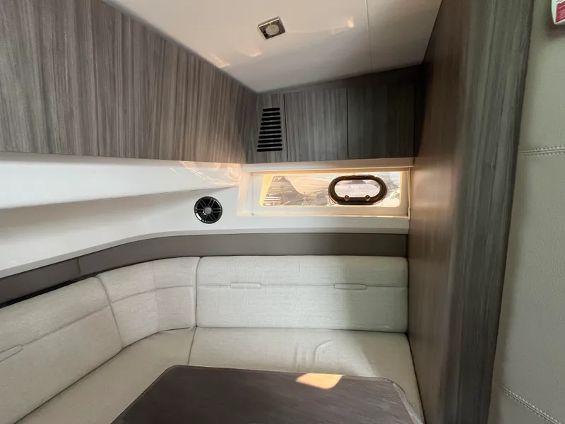 Slide: The Image of Sea Ray SLX 400 Outboard 2026 - 62