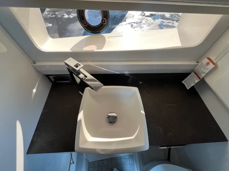 Slide: The Image of Sea Ray SLX 400 Outboard 2026 - 64